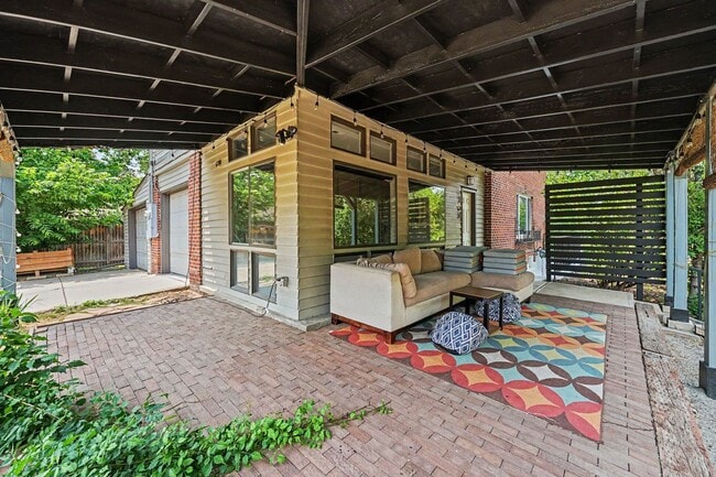 Building Photo - Classic Denver Charm Meets Modern Flexibility