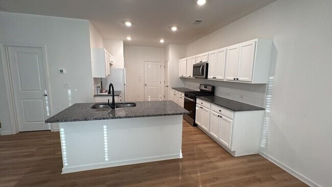 Building Photo - 5610 Flint Ln