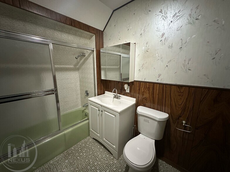 Building Photo - 73 Esther St