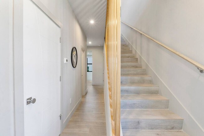 Building Photo - 99 Seaside Ave