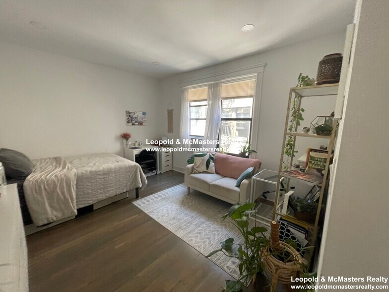 Building Photo - 15 Peterborough St