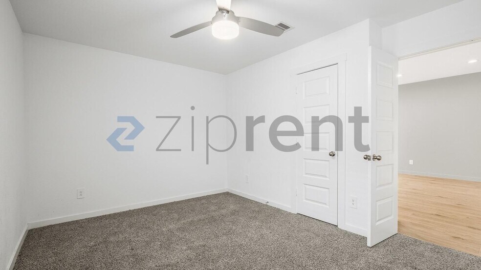 Building Photo - Unit