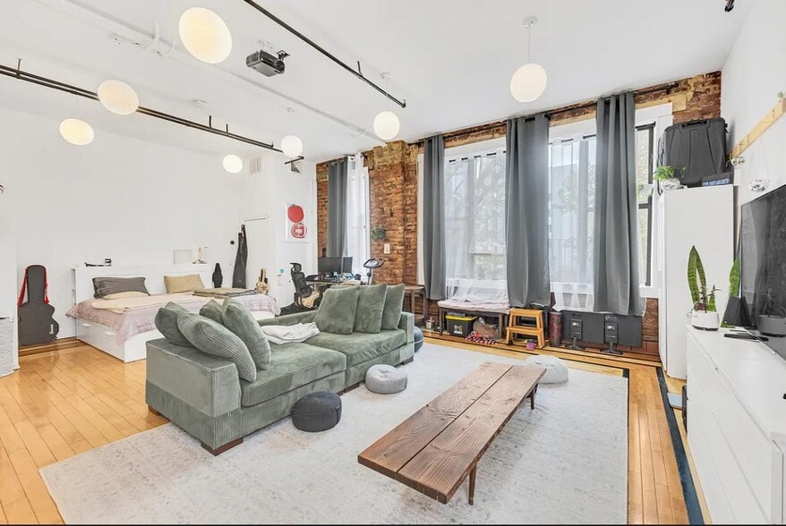 Building Photo - 308 Graham Ave