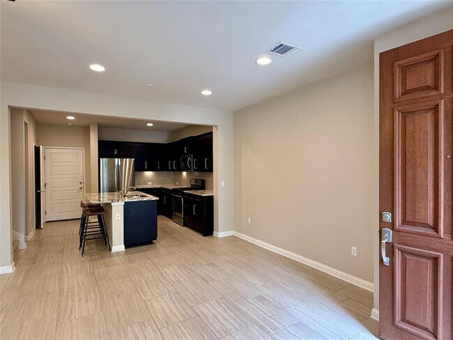 Building Photo - 6814 E Riverside Dr