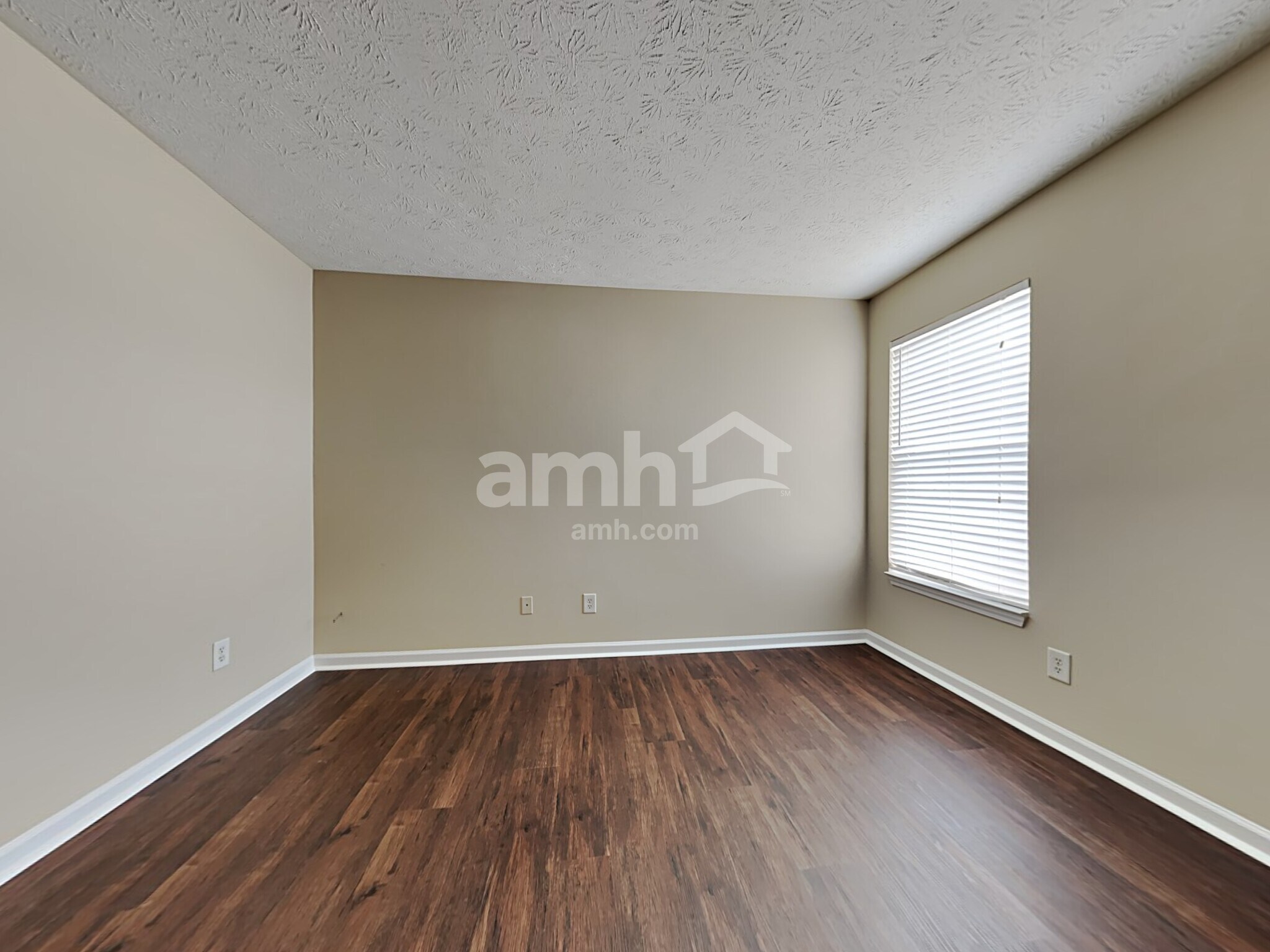 Building Photo - 881 Yellowwood Dr