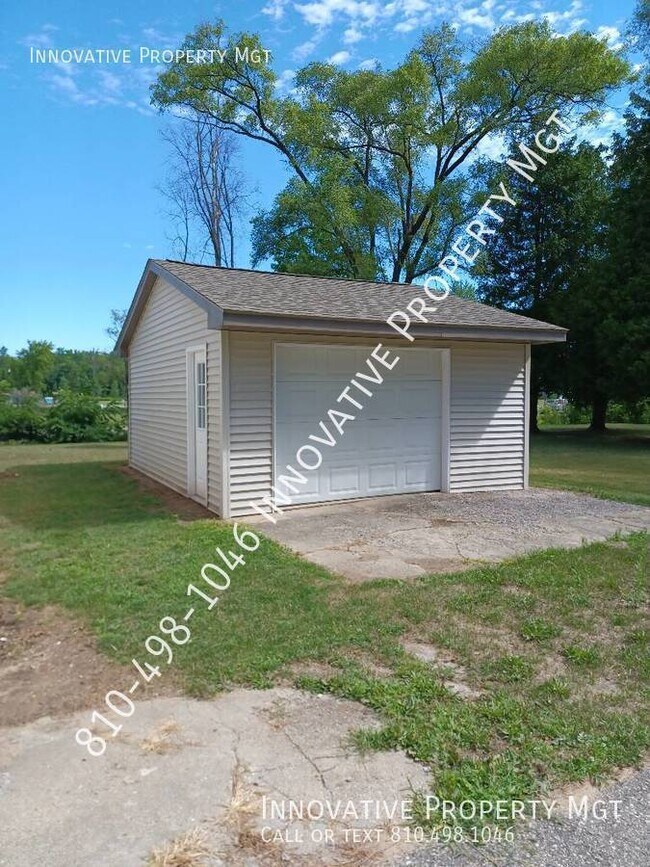 Building Photo - 3065 W Lake Rd