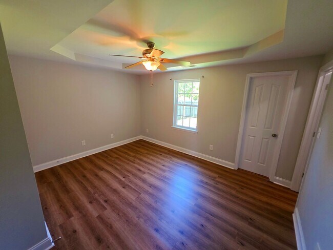 Building Photo - 3 BR, 2 BA home available in Hubert
