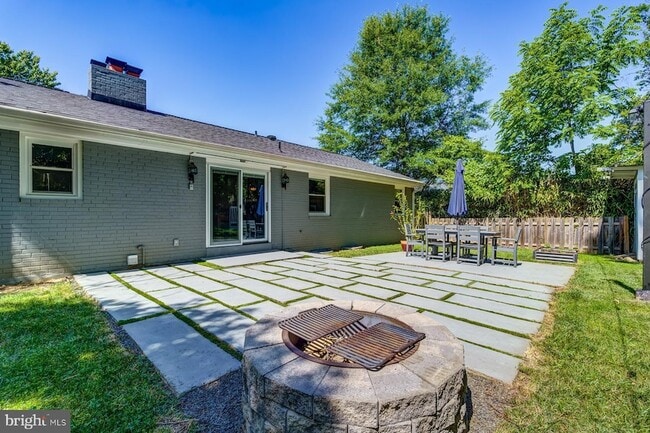 Building Photo - 7806 Jansen Dr