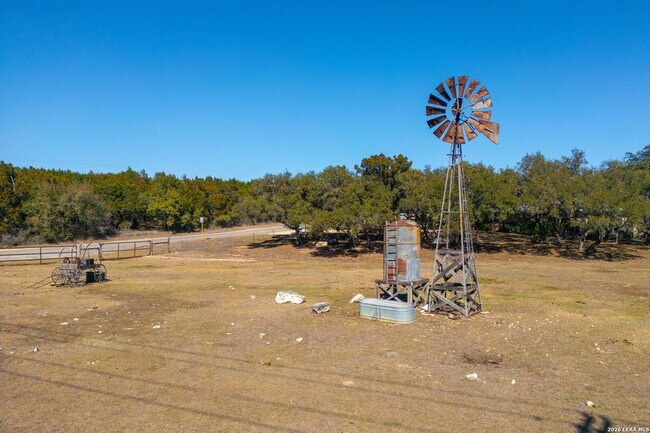 Building Photo - 118 Buffalo Springs Crossing