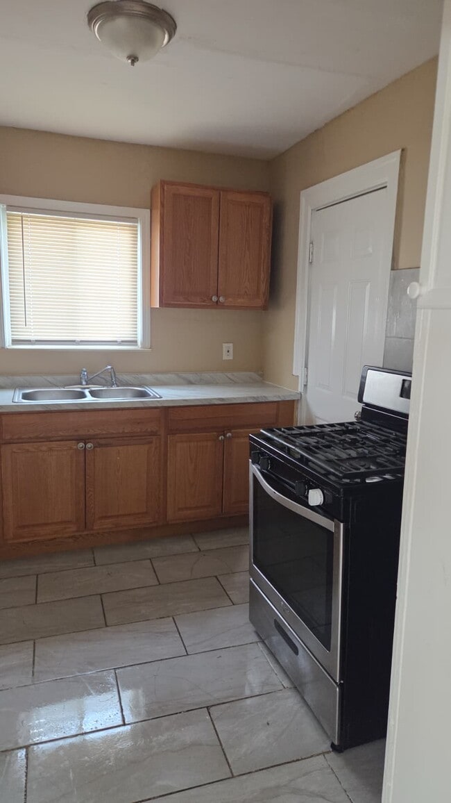 Building Photo - 9124 Manor St