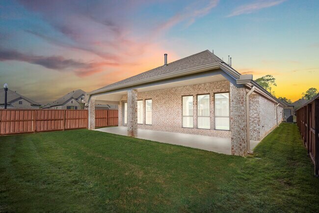 Building Photo - 7845 Charter Hill Dr