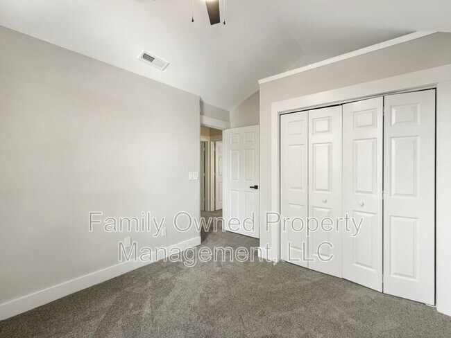 Building Photo - 105 Mallory Dr