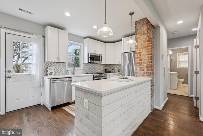 Building Photo - 1404 Beaver Heights Ln