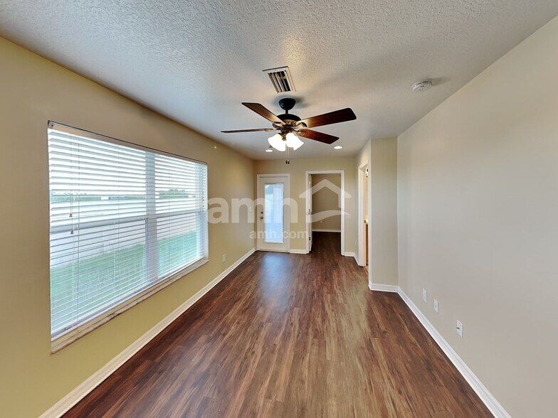 Building Photo - 1520 Presidio Dr