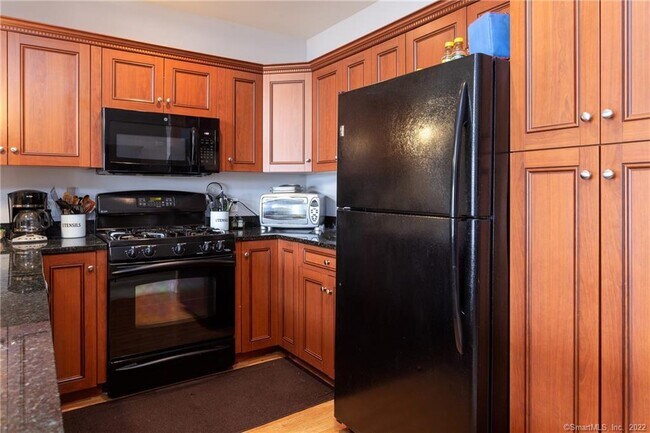 Building Photo - 4 Daskams Ln