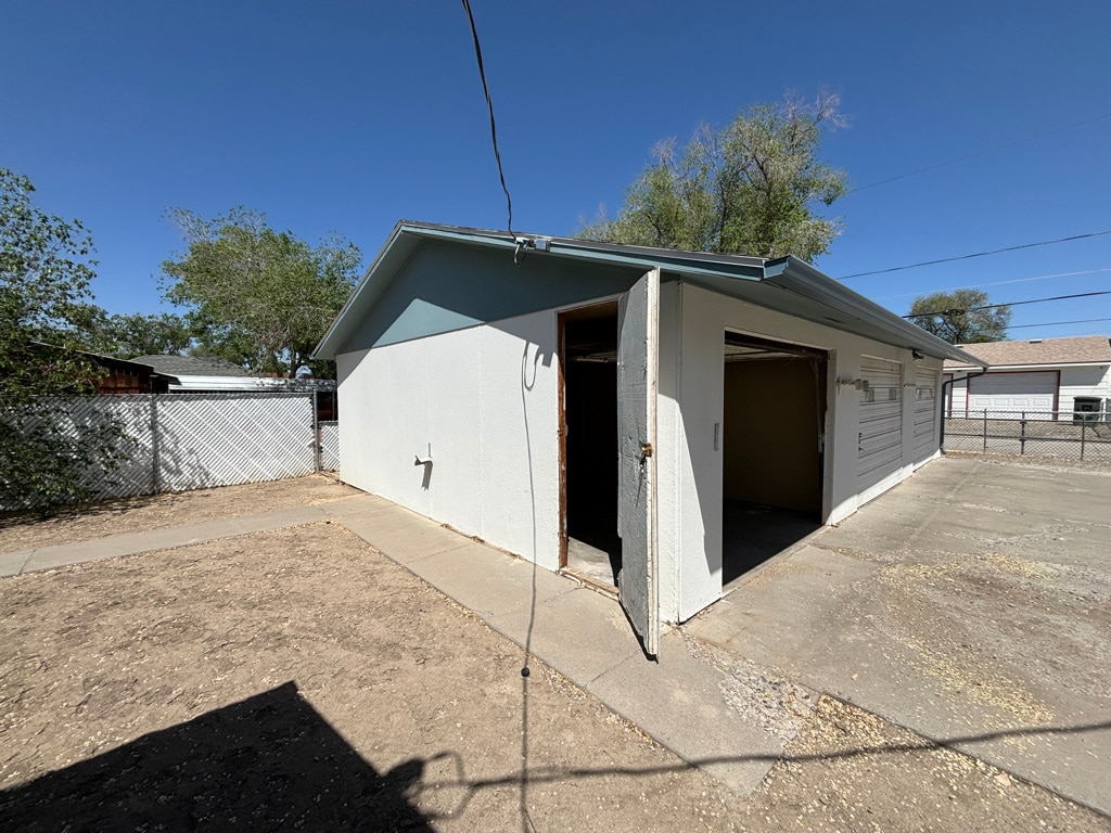 Keyed side entrance to easily access storage. - 1718 White Ave