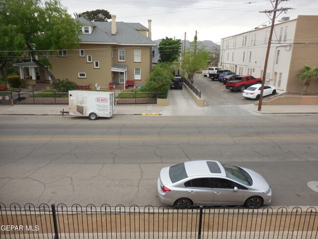 Building Photo - 701 W Yandell Dr