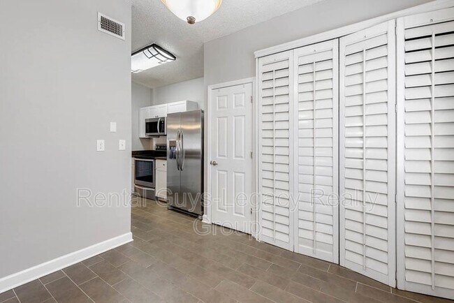 Building Photo - 10729 Squires Ct