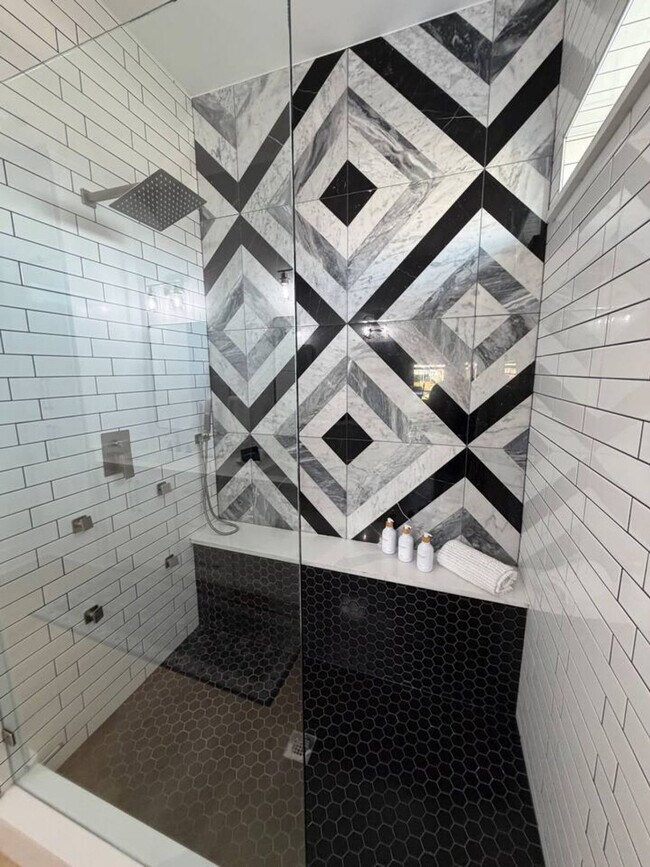 Building Photo - 867 Bowers Ln