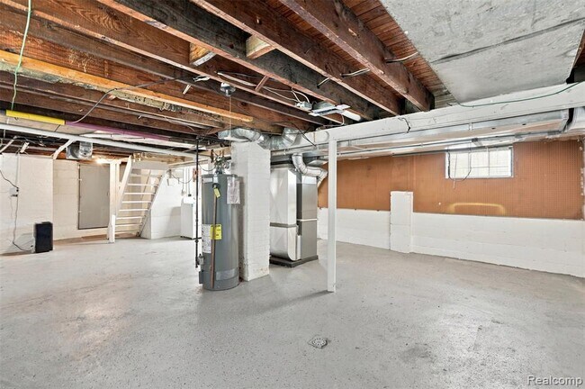 Building Photo - 329 Sonoma Ave