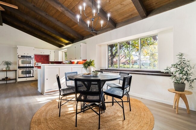 Building Photo - 1096 Corino Real Ct