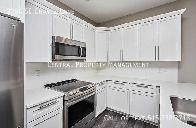 Building Photo - 2304 SE Chayse Ln