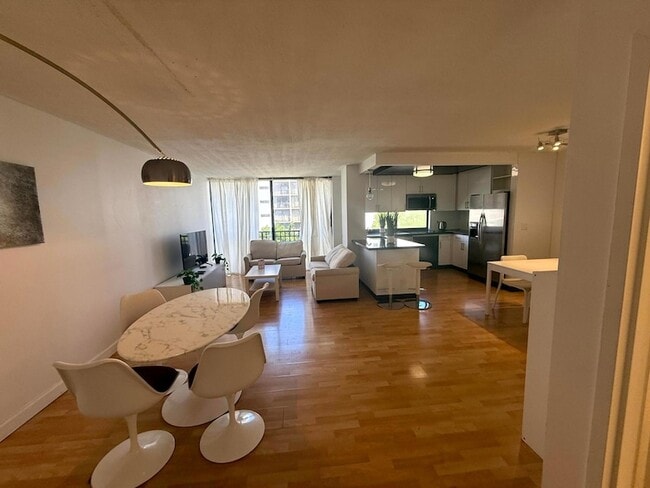 Building Photo - 16909 N Bay Rd