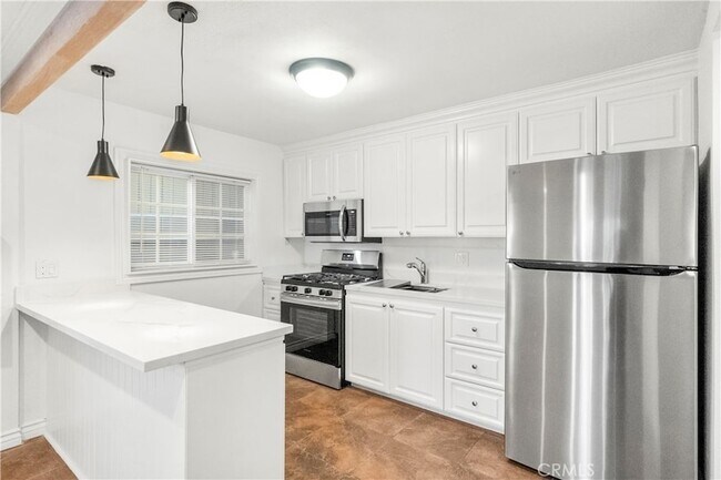 Building Photo - 274 Cliff Dr