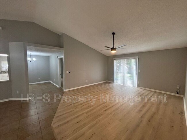 Building Photo - 1004 Stout Ct