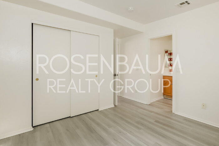 Building Photo - 354 W Delano St