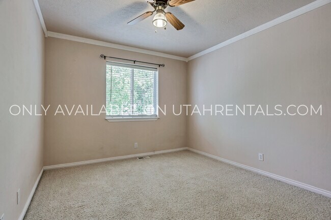 Building Photo - 1437 E Murdock Dr
