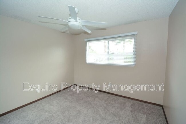 Building Photo - 730 Jay Ave