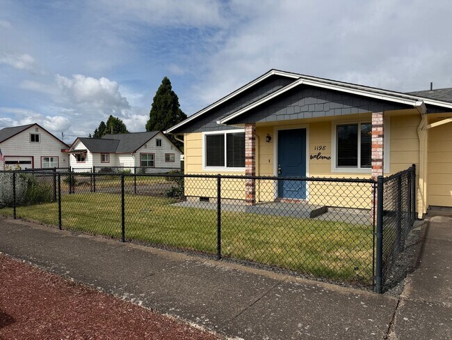 Building Photo - Updated two-bedroom one bathroom duplex in Thurston!