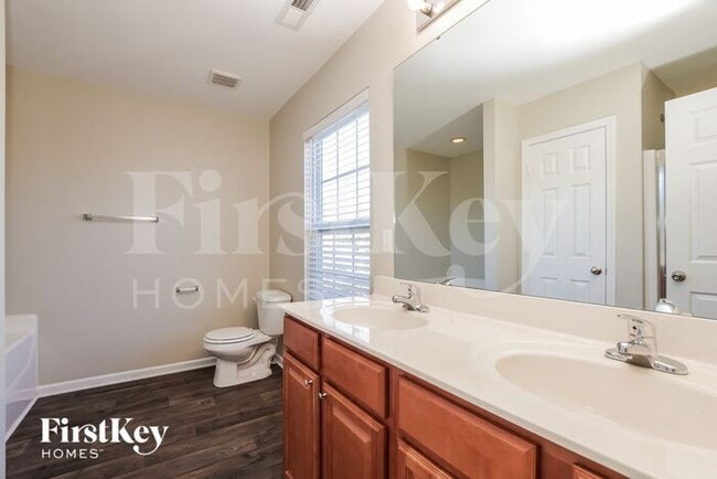 Building Photo - 15607 Lakepoint Forest Dr