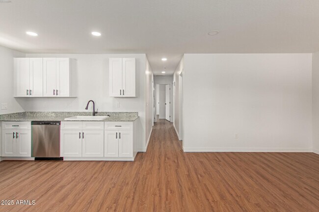 Building Photo - 337 S 97th Pl