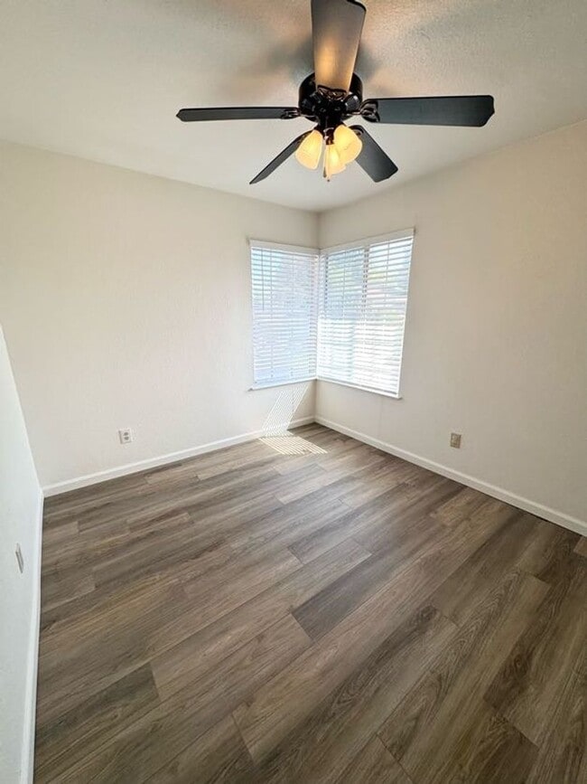 Building Photo - Freshly Painted 3 Bedroom + Loft in Desirable Elk Grove Neighborhood