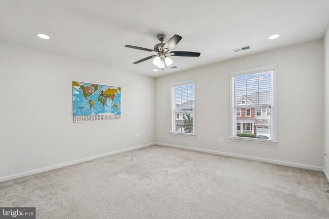 Building Photo - 41741 Stonecutter St