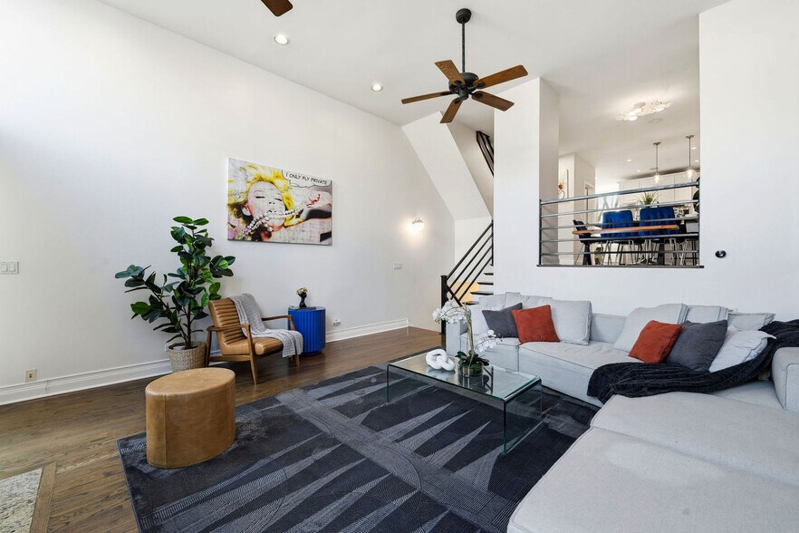 Building Photo - 657 N Carpenter St