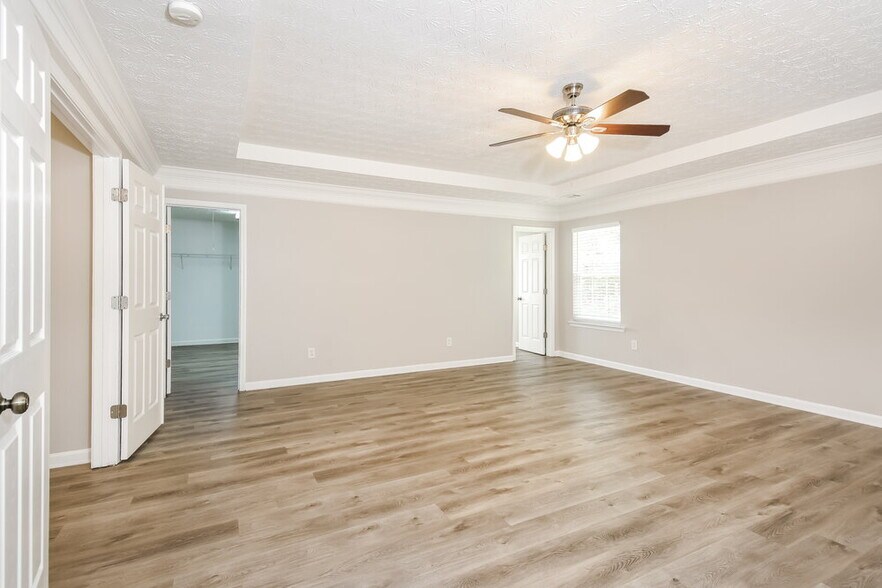 Building Photo - 2110 Valley Creek Dr