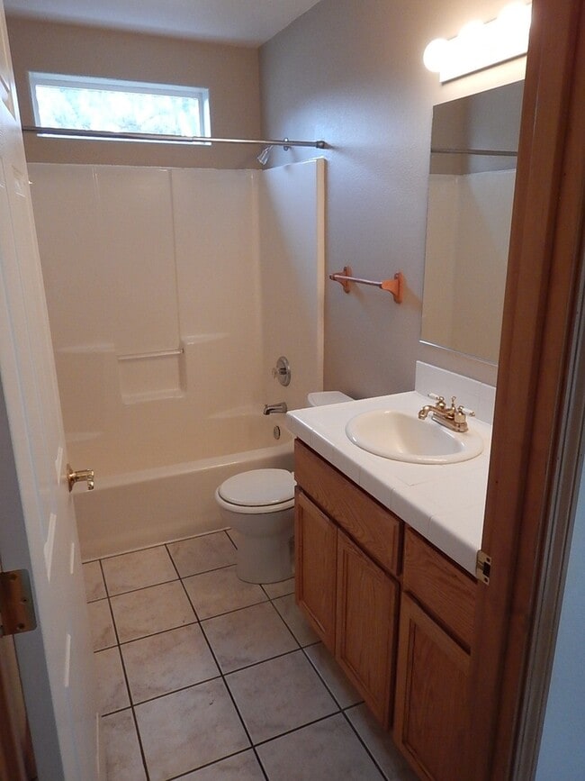 Building Photo - Home on Large Lot Overlooking Barnes Butte...