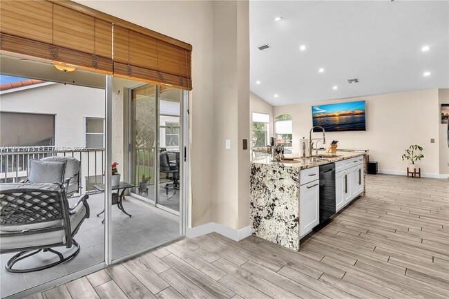 Building Photo - 8520 Vía Romana