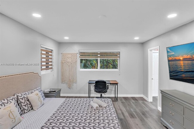 Building Photo - 609 N 46th Ave