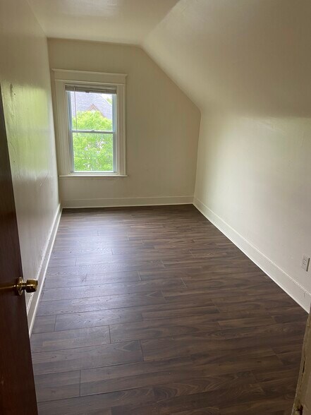 Building Photo - 110 Ambrose St