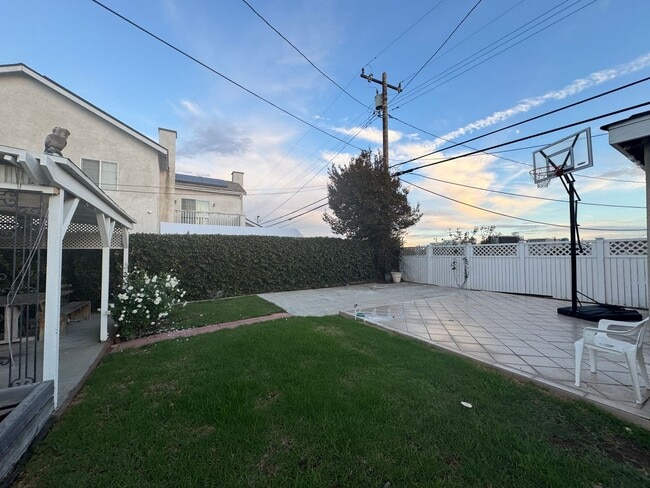 Building Photo - Cozy and Charming 2Bd 1Ba in lovely neighborhood of Torrance