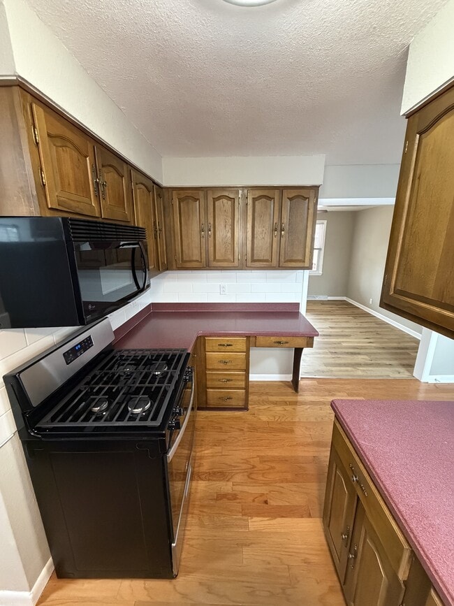 Building Photo - 2213 Roland Dr