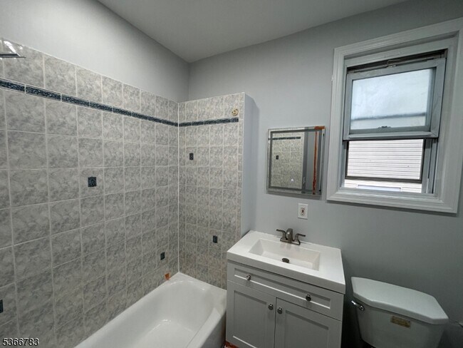 Building Photo - 35 Monticello Ave