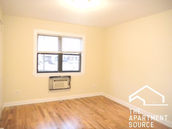 Building Photo - 696 Elm Pl