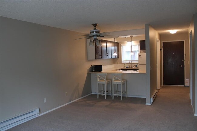 Building Photo - Beautiful 2 Bedroom 1.5 Bathroom Condo!