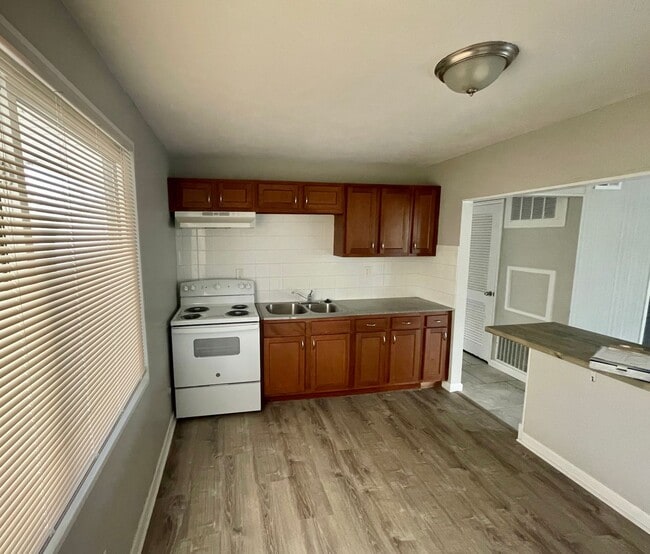 Building Photo - 3 Bedroom Modern Design Home for Rent
