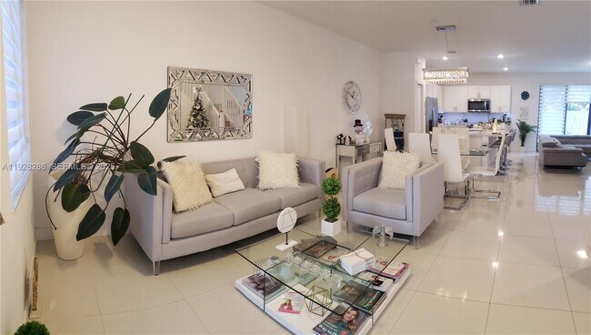 Building Photo - 2414 SW 145th Pl